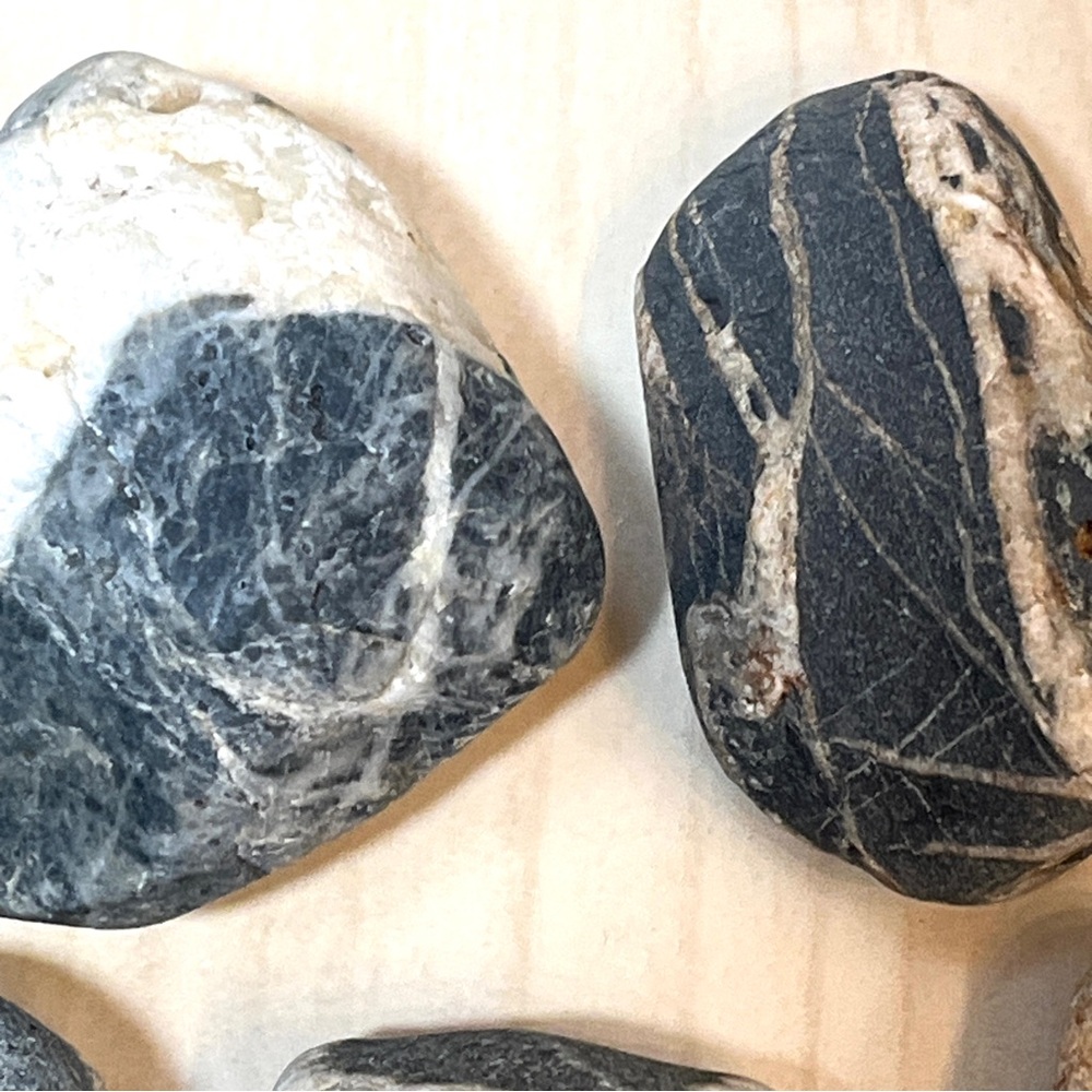 Natural Stone Decorative Accents - grey’s & Whites from Alaska Striped - Picture 3 of 7